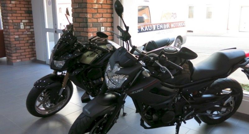 Kawasaki und Yamaha nach erfolgreichem Motorradankauf